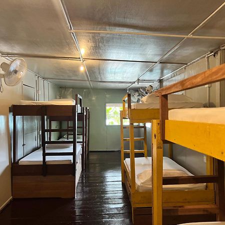 Ohlala Guesthouse 페렌티안 아일랜드 외부 사진
