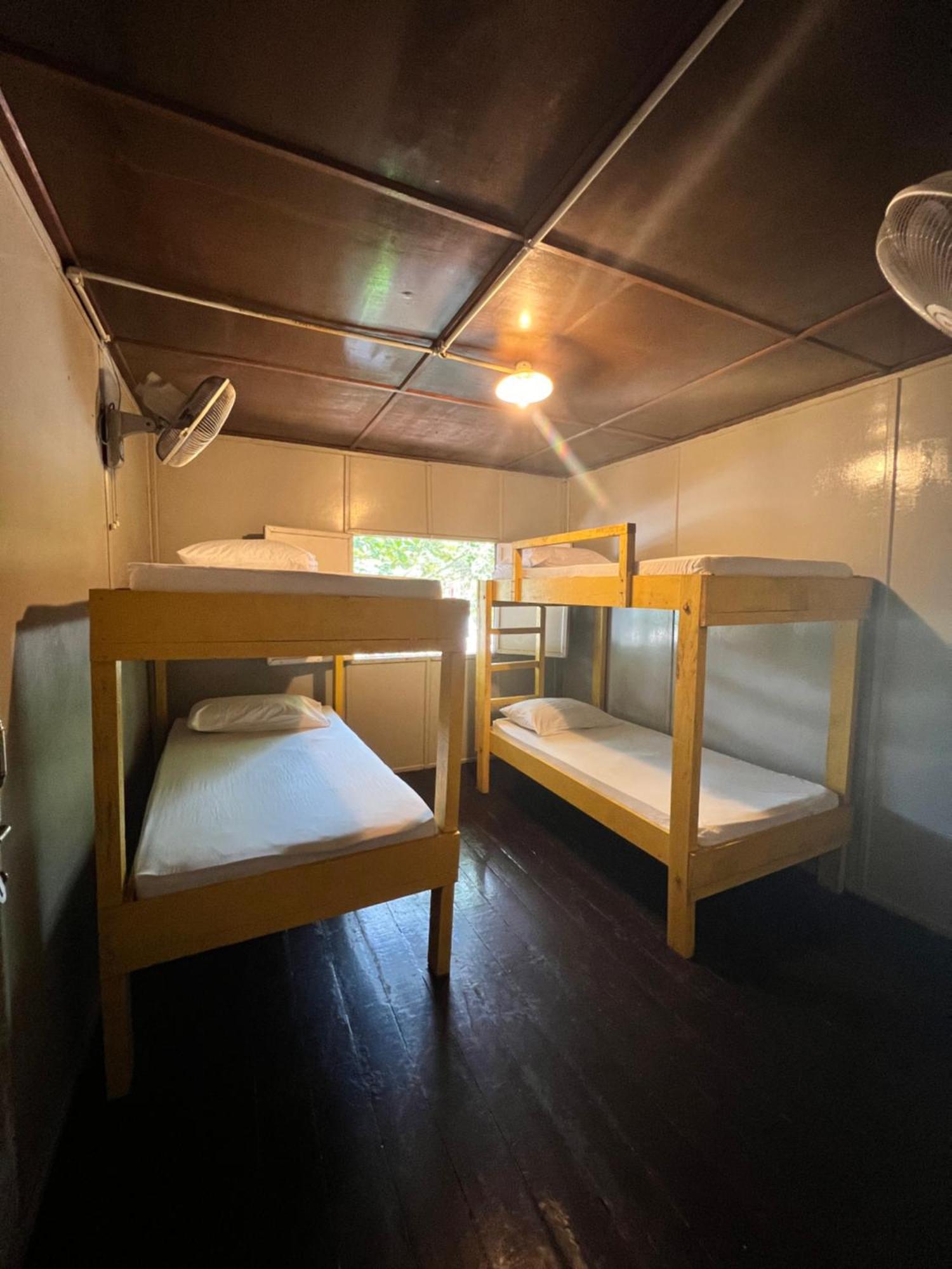 Ohlala Guesthouse 페렌티안 아일랜드 외부 사진