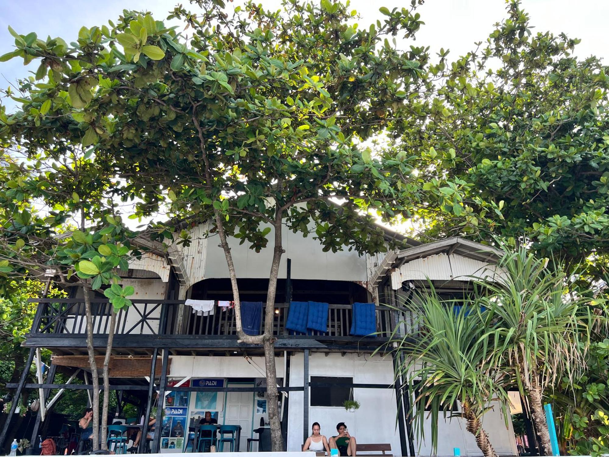 Ohlala Guesthouse 페렌티안 아일랜드 외부 사진