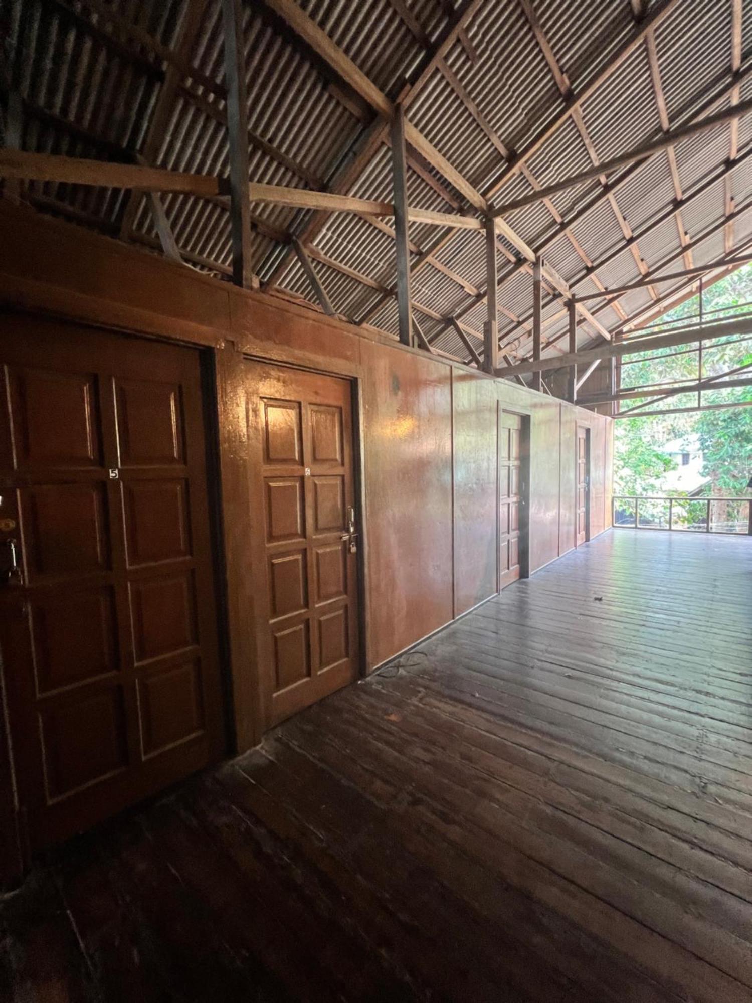 Ohlala Guesthouse 페렌티안 아일랜드 외부 사진