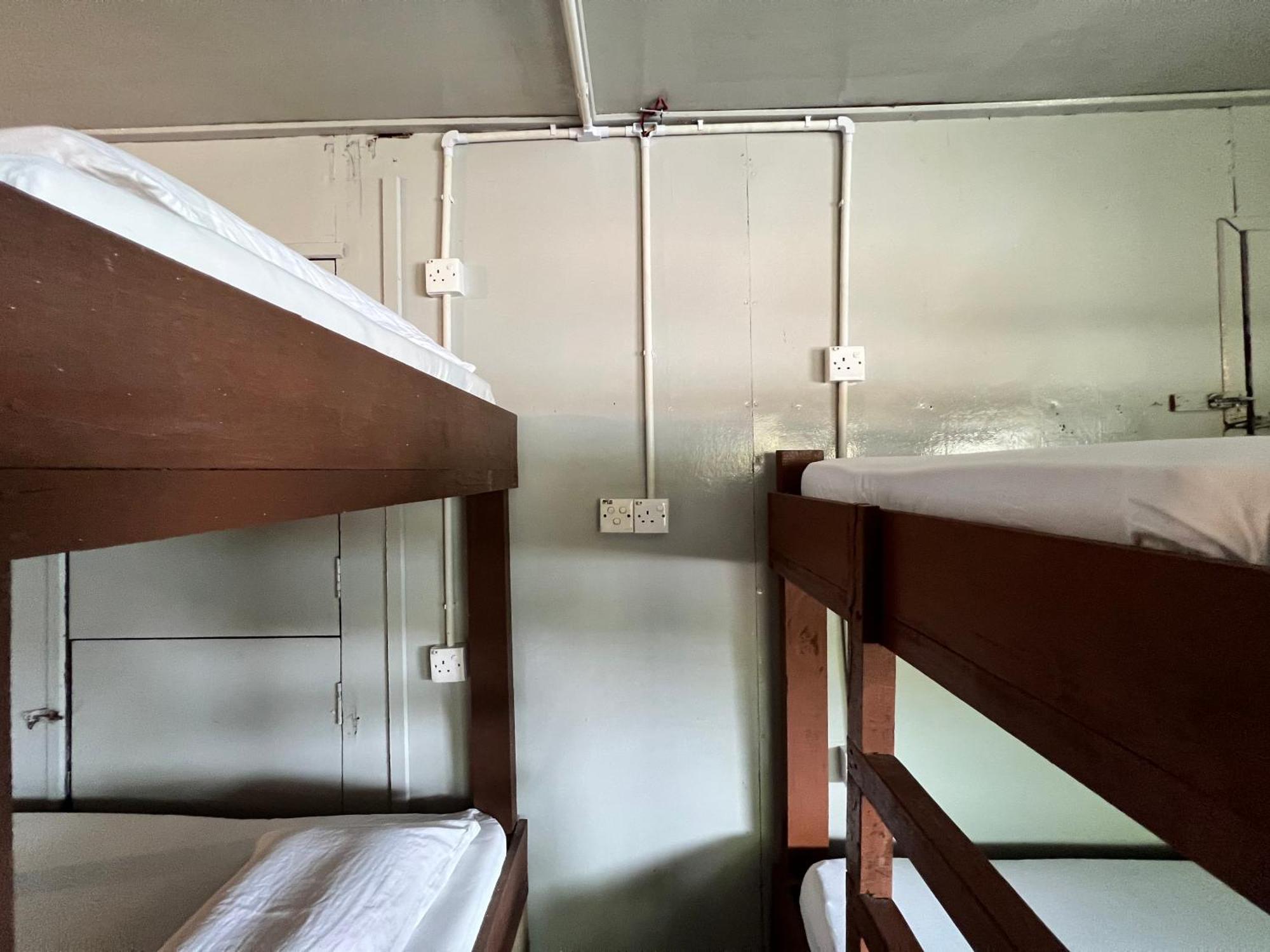 Ohlala Guesthouse 페렌티안 아일랜드 외부 사진